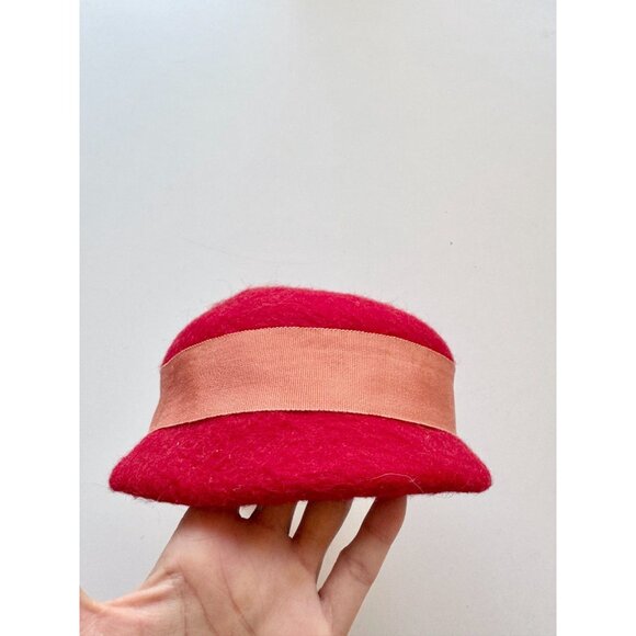 Vintage Red Wool Felt Pink Grosgrain Ribbon Feather Capulet Hat - Picture 12 of 16